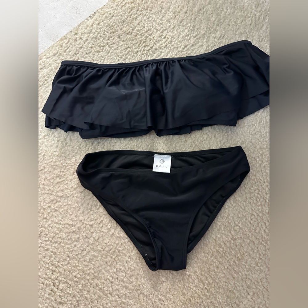 NWOT Doll Black Ruffle Top Bikini Set Women’s Size Small. Never Worn.